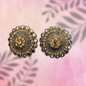 Ethnic Stud like earrings with gold color stones